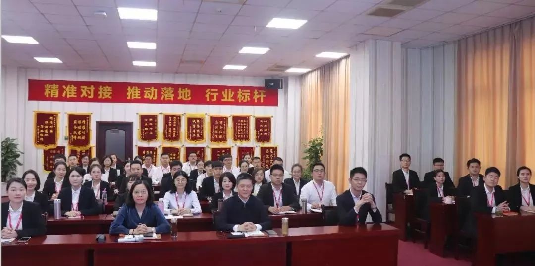 東方龍商務(wù)集團成立5周年系列報道之四 服務(wù)篇《升級服務(wù)質(zhì)量永遠在路上》 東方龍商務(wù)集團成立5周年系列報道之四 服務(wù)篇《升級服務(wù)質(zhì)量永遠在路上》