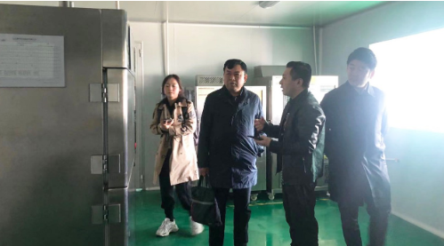 陪同政府園區(qū)前往顯示及觸摸模組+蓋板投資選址項目方對接考察,雙方就進(jìn)一步開展合作達(dá)成一致意見 陪同政府園區(qū)前往顯示及觸摸模組+蓋板投資選址項目方對接考察,雙方就進(jìn)一步開展合作達(dá)成一致意見