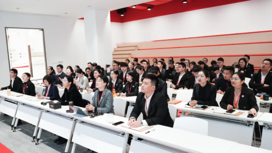 項(xiàng)目量質(zhì)攀新高，掀起“大干100天”競(jìng)賽高潮！12月上旬，集團(tuán)成功通過49個(gè)優(yōu)質(zhì)投資選址項(xiàng)目