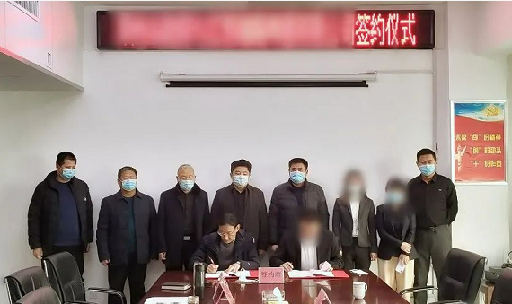 喜訊頻傳!僅14天,集團(tuán)助推河南某地方政府與品牌快消飲品擴(kuò)建投資選址項目方成功簽訂投資協(xié)議 喜訊頻傳!僅14天,集團(tuán)助推河南某地方政府與品牌快消飲品擴(kuò)建投資選址項目方成功簽訂投資協(xié)議