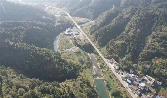 集團全力助推湖南吉首市委托招商招商引資，打造產(chǎn)業(yè)發(fā)展新地標