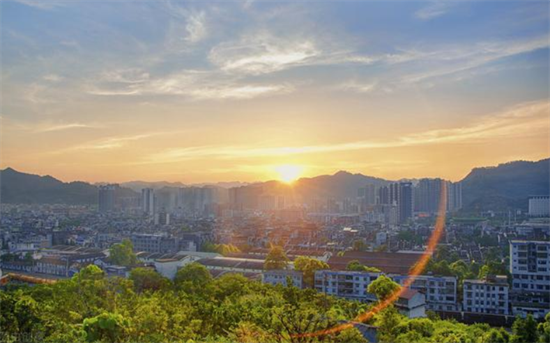 集團全力助推湖南吉首市委托招商招商引資，打造產(chǎn)業(yè)發(fā)展新地標