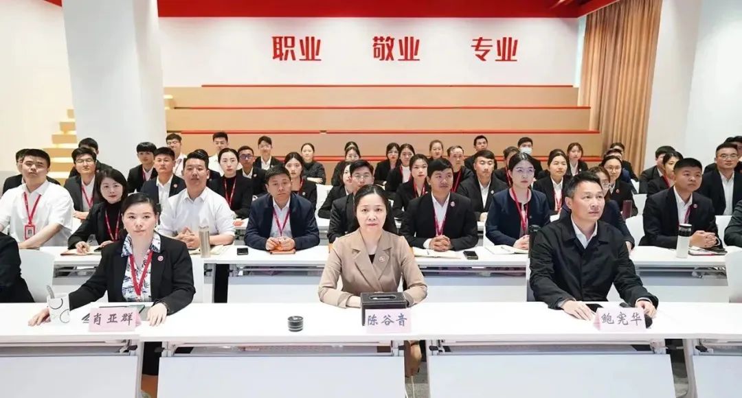 用好集團(tuán)招商“指揮棒”，激活項(xiàng)目開(kāi)發(fā)正能量！4月下旬，集團(tuán)29個(gè)優(yōu)質(zhì)投資選址項(xiàng)目通過(guò)評(píng)估