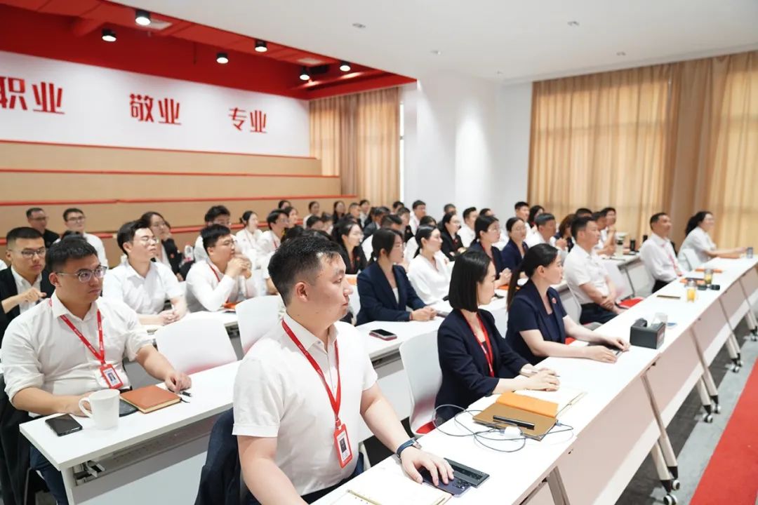 從心出發,向心而行!東方龍商務集團組織《十年發展與心性領導力》主題培訓! 從心出發,向心而行!東方龍商務集團組織《十年發展與心性領導力》主題培訓!
