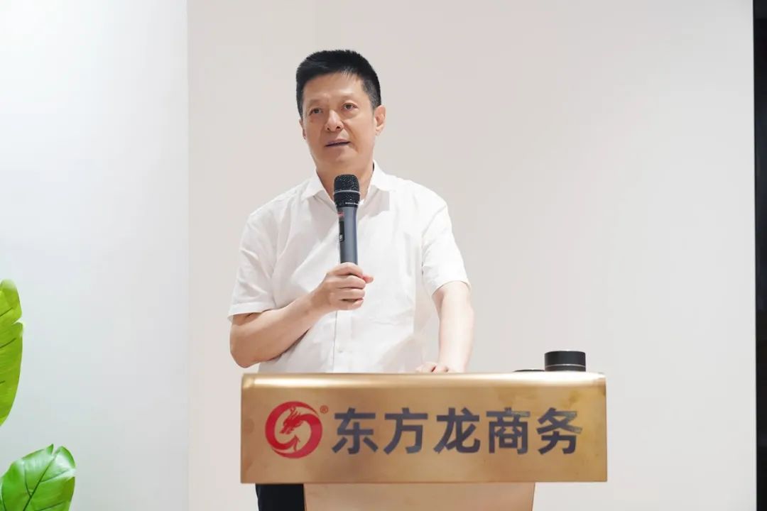 東方龍商務集團舉行上半年工作總結表彰暨“沖刺三季度”競賽動員 東方龍商務集團舉行上半年工作總結表彰暨“沖刺三季度”競賽動員