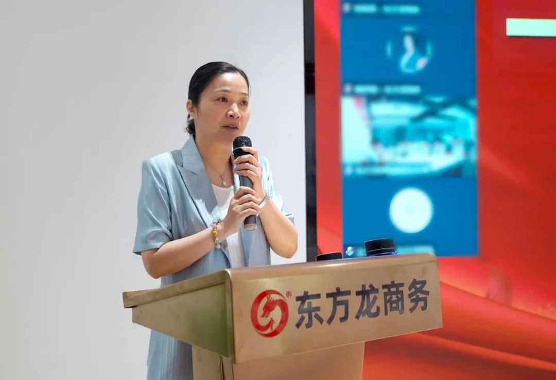 東方龍商務集團舉行上半年工作總結表彰暨“沖刺三季度”競賽動員 東方龍商務集團舉行上半年工作總結表彰暨“沖刺三季度”競賽動員