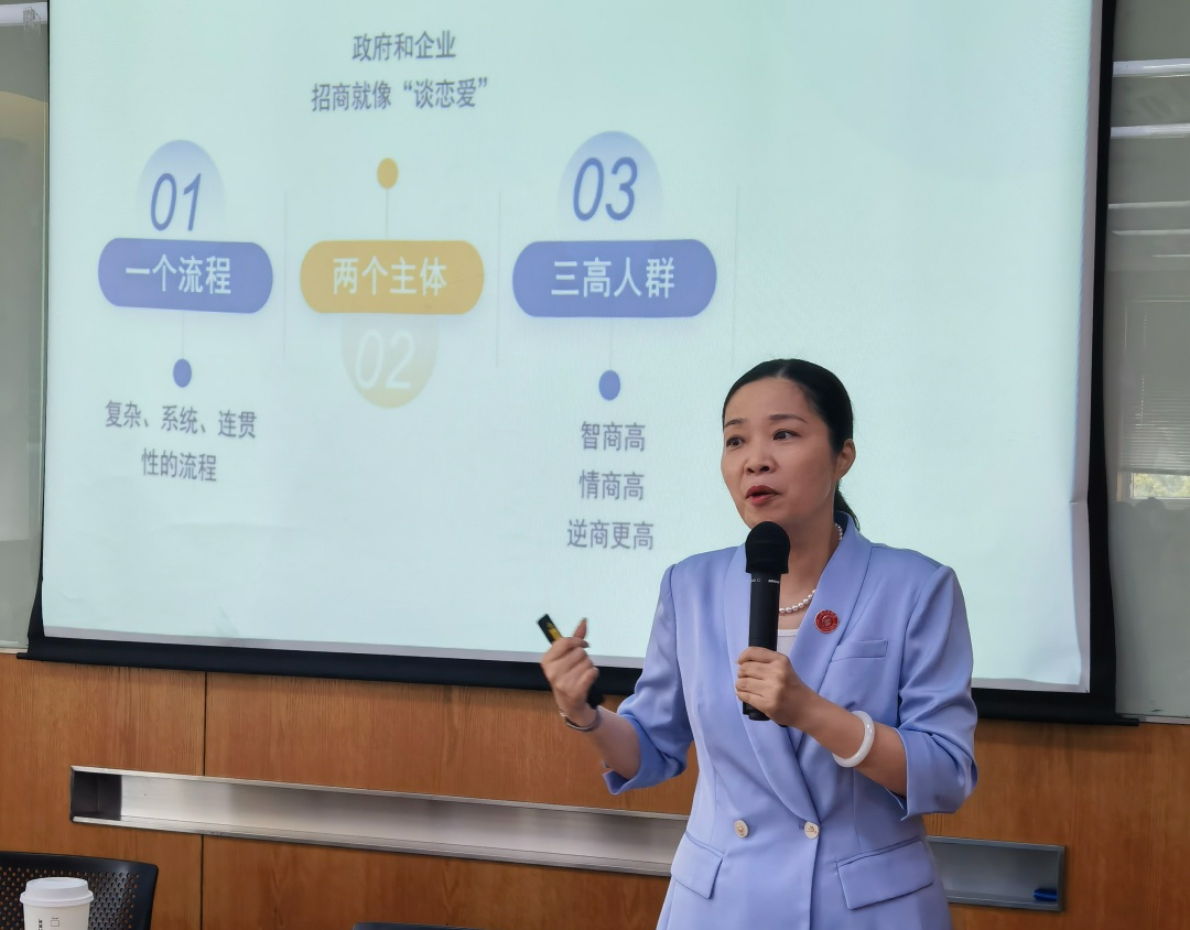 開講啦!集團董事長/CEO陳谷音走進上海交通大學講堂,為廣東海珠區石溪聯社考察團做專業招商實戰培訓 開講啦!集團董事長/CEO陳谷音走進上海交通大學講堂,為廣東海珠區石溪聯社考察團做專業招商實戰培訓