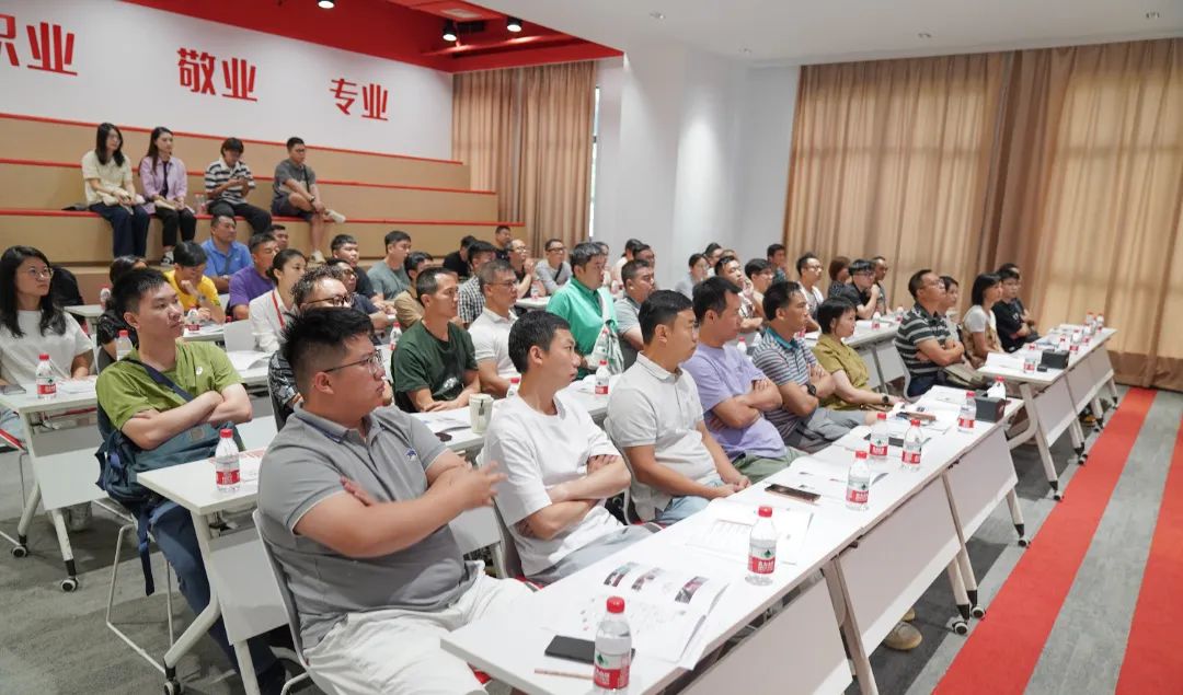 開講啦!集團董事長/CEO陳谷音走進上海交通大學講堂,為廣東海珠區石溪聯社考察團做專業招商實戰培訓 開講啦!集團董事長/CEO陳谷音走進上海交通大學講堂,為廣東海珠區石溪聯社考察團做專業招商實戰培訓