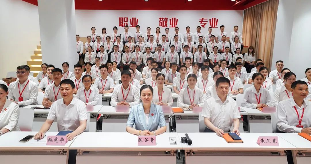再獲殊榮!東方龍商務集團喜獲2023年度上海市“專精特新”企業稱號! 再獲殊榮!東方龍商務集團喜獲2023年度上海市“專精特新”企業稱號!