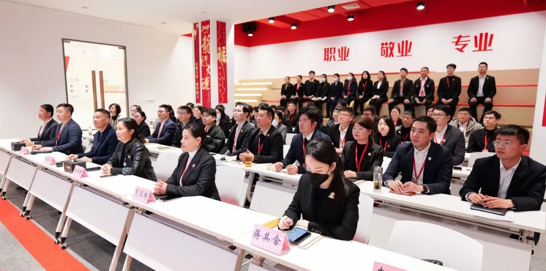 抓招商拼項(xiàng)目，奮力沖刺“開門紅”！3月上旬，集團(tuán)共43個(gè)優(yōu)質(zhì)投資選址項(xiàng)目通過評(píng)估
