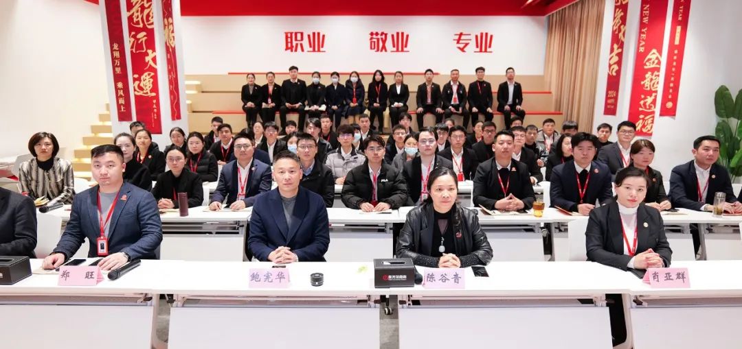 抓招商拼項(xiàng)目，奮力沖刺“開門紅”！3月上旬，集團(tuán)共43個(gè)優(yōu)質(zhì)投資選址項(xiàng)目通過評(píng)估