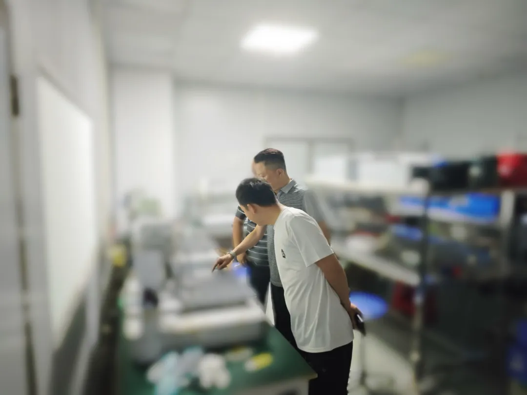 產品廣泛應用于智能穿戴、醫(yī)療設備等領域！四川某地方政府實地對接高規(guī)格背光源生產擴建投資選址項目