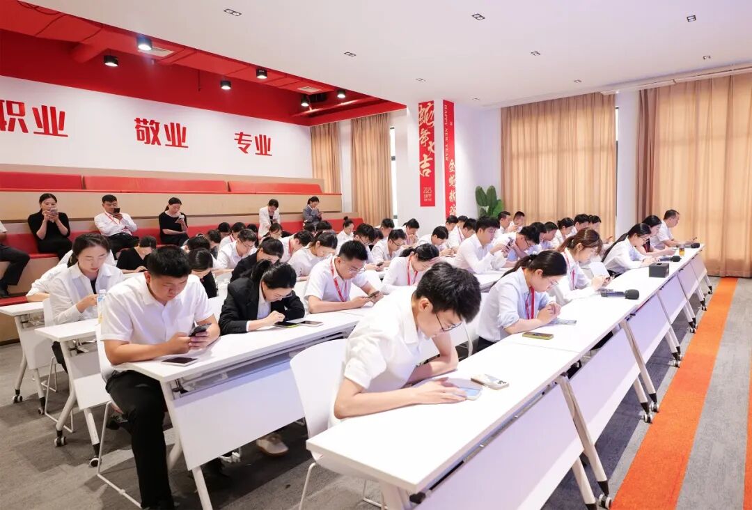 上海東方龍商務集團組織《下半年招商知識及業(yè)務能力測評》考試，為政府招商引資提供強大的智力支持和人才保障！